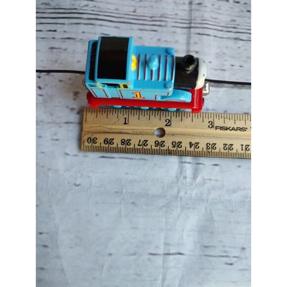 Thomas the Train Tank Engine No.1 2002 Diecast Magnetic Take N Play Train - Picture 7 of 7